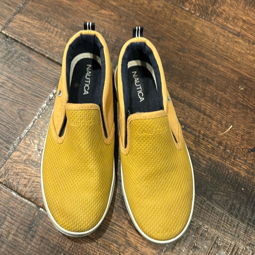 Boys Nautica Shoes Size 2